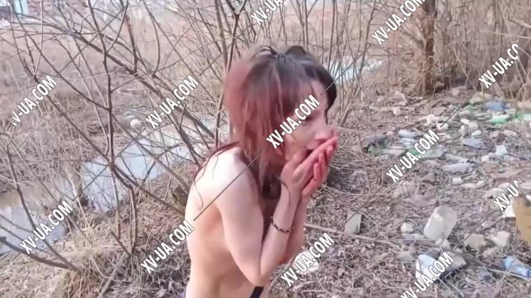 Спортики выебали закладчицу в лесу с прилюдией