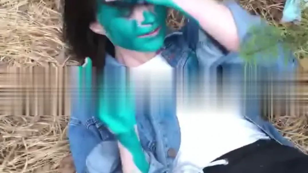 Малолетнюю закладчицу облили зеленкой и выебали в юную киску