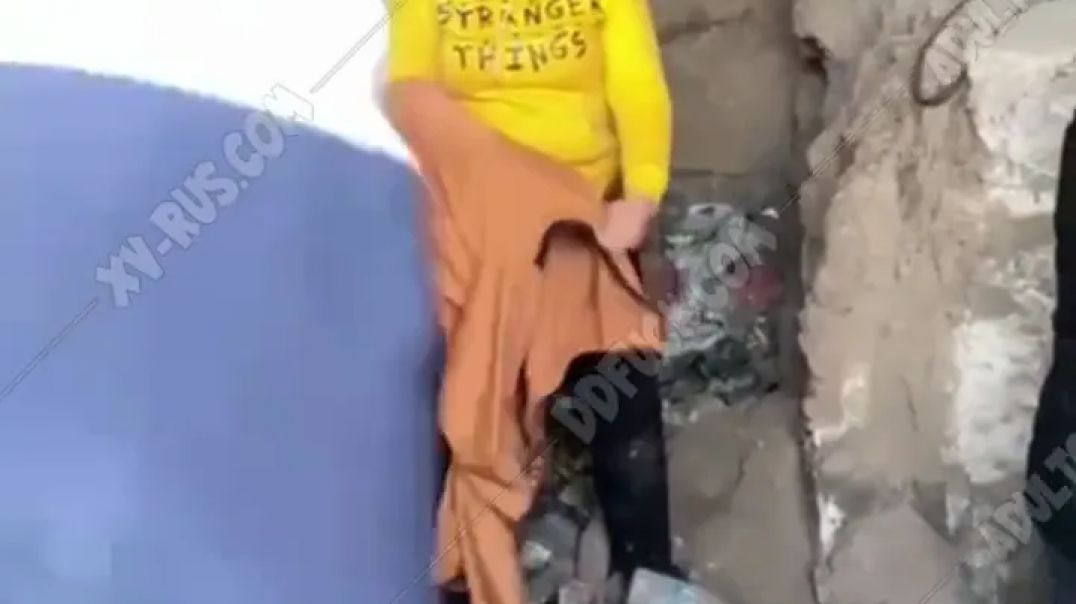 Закладчицу заставили сосать хуй | Спортики наказали русскую закладчицу на заброшке